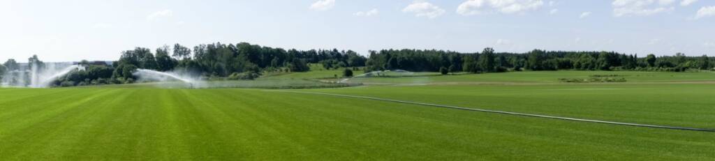 Od siewu do wycinki trawy cz3: automatyczne podlewanie plantacji trawy przemysłowymi zraszaczami